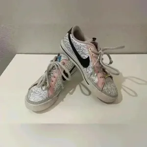 Nike Women’s Court Legacy Serena Williams Design Crew White Sneakers‎ Size 6.5 thumbnail 8