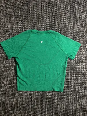 Lululemon Swiftly Tech Crop Short Sleeve Shirt Everglade Green Silverescent Sz 2 thumbnail 2