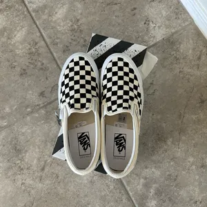 Vault vans classic slip on sail checkerboard thumbnail 5