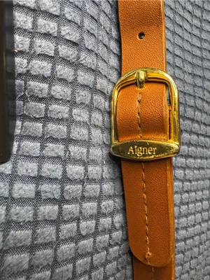 Vintage Etienne Aigner crossbody bag thumbnail 5
