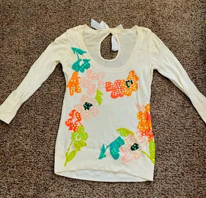 Flower sweater Size M thumbnail 1