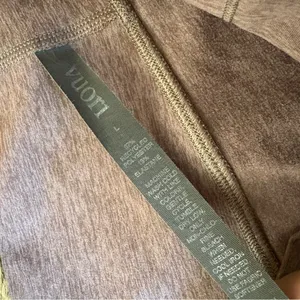 VUORI Mid Rise‎ Elevation Slim Bootcut pant in Hazel Heather Size Large thumbnail 4