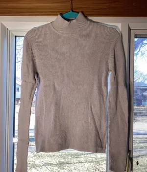 Croft & Barrow Light Grey Sweater Size Medium thumbnail 1