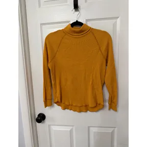 Everlane‎ Organic Cotton Waffle Knit Turtleneck Mustard Yellow Raglan Top Medium thumbnail 2