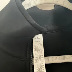 Alo Yoga Cropped Engage Cargo Parka Black S thumbnail 3