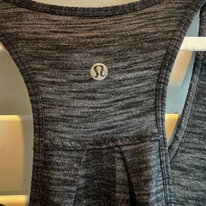 Lululemon top thumbnail 3