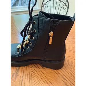Karl Lagerfeld Paris Womens Black Leather Combat Boots Gold Charms Lug‎ Sole thumbnail 7