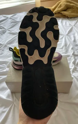 Nike Air Max 270 Shoes thumbnail 3