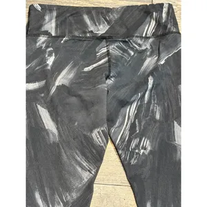 Alo Yoga Low Rise Airbrush Performance Athletic Leggings Black Gray Print Medium thumbnail 8
