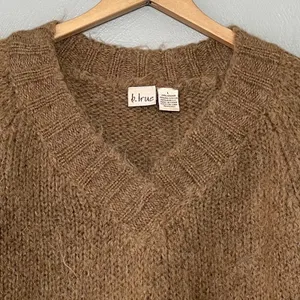 B True Mohair Sweater Size Large Mocha Brown Fuzzy Soft Cropped V-neck Y2K Boho thumbnail 3