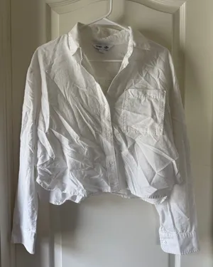 Old Navy White Button-Down Crop Shirt / B29 thumbnail 1