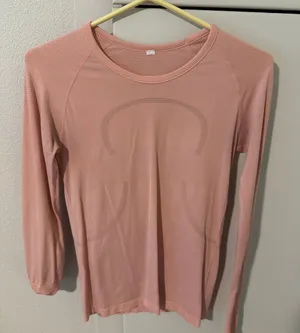 lululemon shirt  thumbnail 1