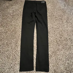Levis‎ 311 Shaping Skinny Jeans Womens 29 Black Mid Rise Stretch Denim Pants thumbnail 4