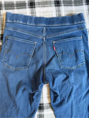 Levi's‎ Women's Shaping Legging Jeans in Medium Wash Blue thumbnail 5