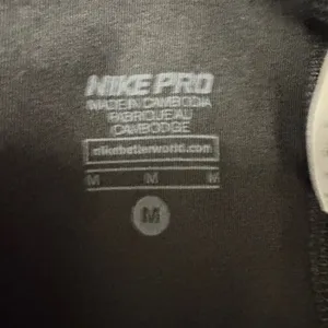 2039 | NWT Nike Pro Dri-FIT Compression‎ Capri Leggings Black Womens M thumbnail 6