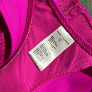 NWT Good American Compression Zip-Up Sports Bra in Fuchsia Pink001 LARGE thumbnail 6