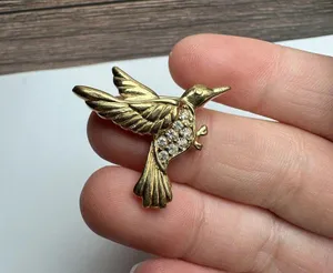 Trifari Rhinestone Hummingbird Bird Gold Tone Small Brooch Pin Signed thumbnail 7