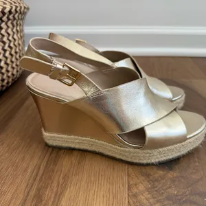 H by Halston Gold Leather Stella Slingback Wedge Sandal 7 thumbnail 2