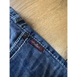 Silver Jeans Tuesday Low Rise Capri Size W29 Summer‎ Travel Vacation Denim City thumbnail 15