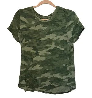 Old Navy EveryWear Green Camo Crewneck T-Shirt Medium‎ thumbnail 1
