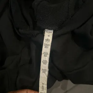 ALO black hoodie thumbnail 3