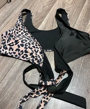 Swim top (Size xl) thumbnail 1