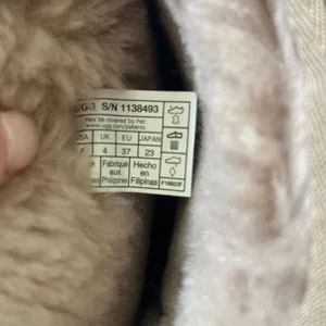 NWOB UGG Classic Short II Sheepskin Boot Leopard Print thumbnail 5
