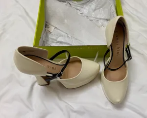 Giani Bernini Quincy Platform Pumps in Bone Blanc thumbnail 1