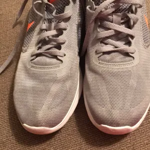 Nike shoes thumbnail 5