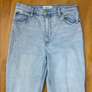 Abercrombie and Fitch 90’s Straight thumbnail 6