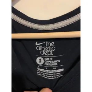 Nike The Tee Athletic Dept SCORED Navy Blue Womens Size Small Slim Fit thumbnail 4