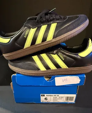 Adidas Women’s Samba OG size 6 thumbnail 1