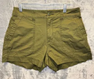 2230 | NWT Old Navy OG Chino High-Rise Utility Shorts Olive Green Womens M thumbnail 1