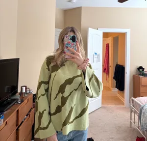 Free People Green Sweater thumbnail 2