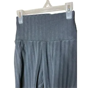 Offline By Aerie OG High‎ Rise 7 Inch Bike Shorts Size Small NWT thumbnail 2
