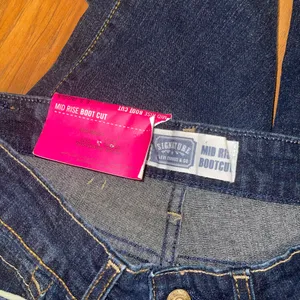 Levi’s Strauss mid rise bootcut dark denim jeans pants woman’s size 6 SHORT NWT thumbnail 2