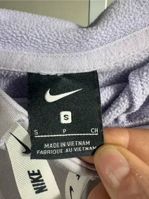 N249. Nike Women’s Lightweight Lavender Hoodie Sweatshirt thumbnail 3