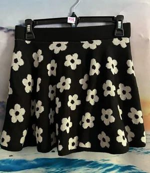 Forever 21 Black & White Floral Knit Skater Mini Skirt Small thumbnail 1
