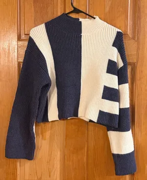 Butter melon color block turtle neck crop sweater size small . thumbnail 1