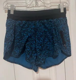 Lululemon Hotty Hot Short 2.5" Mini Park Lace Multi Black Athletic Size 4 thumbnail 1