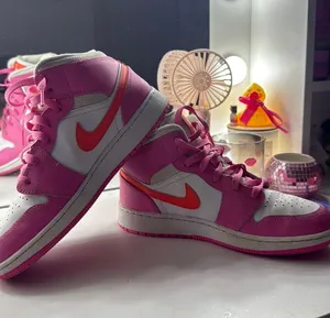 Jordan Nike Air Mid 1 Pinksicle thumbnail 1