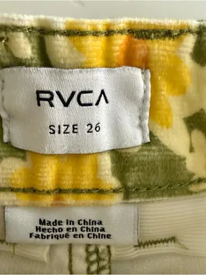 RVCA Bella Cord Shorts in Fern. Size 26 thumbnail 5