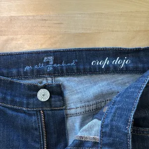 7 For All Mankind Mid-Rise Dojo Crop Jeans, 28 thumbnail 7