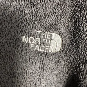 253. The North Face black fleece jacket thumbnail 2