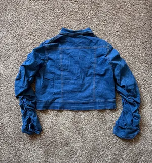 & Other Stories Scrunched sleeve cropped denim jacket and matching jeans Size 2XL thumbnail 2