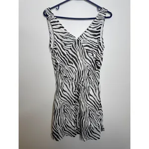 Princess Polly Nellie Mini Dress Womens 4 Zebra NWT Animal Print V-Neck Tie Back thumbnail 7