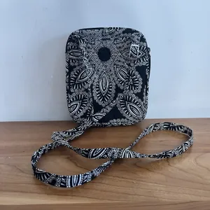 Vera Bradley Blanco Bouquet Mini‎ Hipster Crossbody Purse thumbnail 6