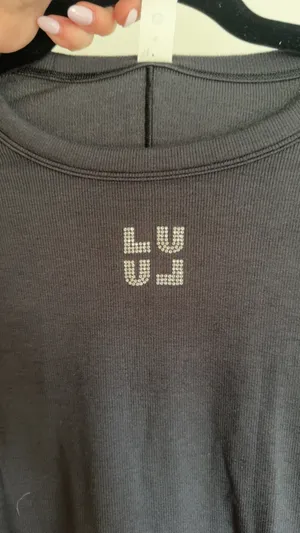 Lululemon Size 6 Hold Tight Long Sleeve in Black thumbnail 6