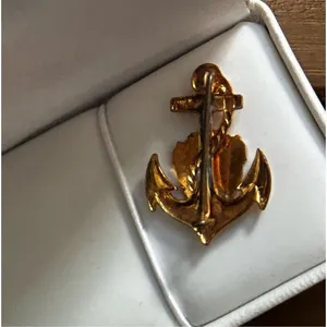 ENDLESSMTS.PA vintage brass anchor pin thumbnail 5
