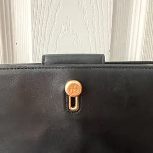 Tory Burch Lily Black Leather Slim Multi Pocket Gold Chainlink Crossbody Handbag thumbnail 3